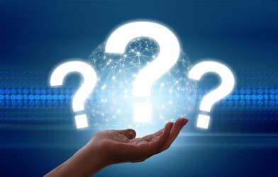 В чем различие коробочного решения и облачного Битрикс24 Рука со знаками вопроса